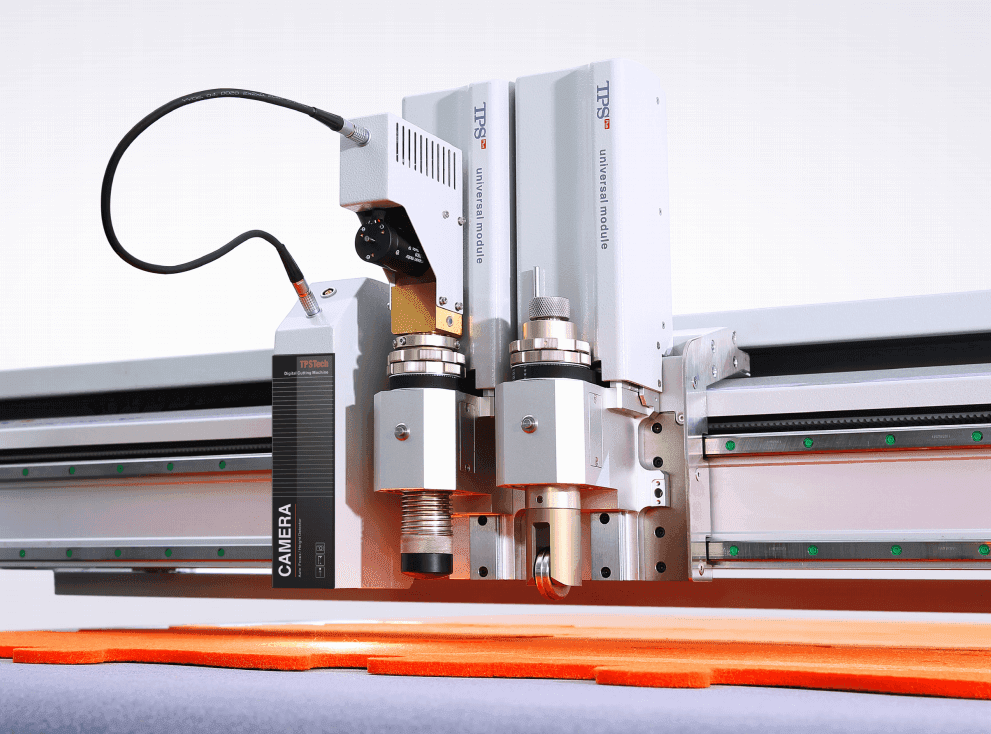 The TPS X3 cutting head, carrying a camera and two tool modules