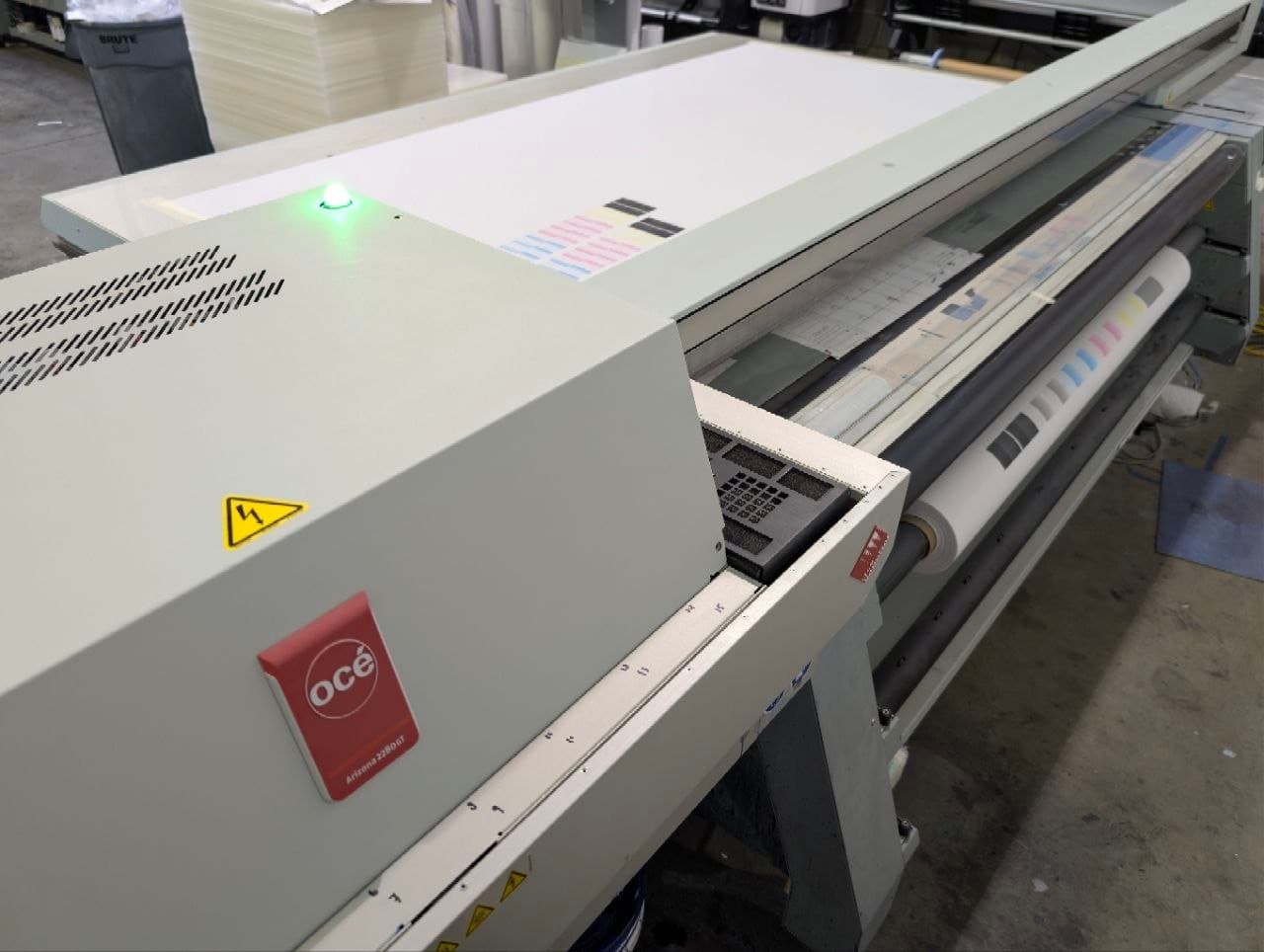 Océ Arizona 360 in the shop with a nozzle test sheet still on the output side
